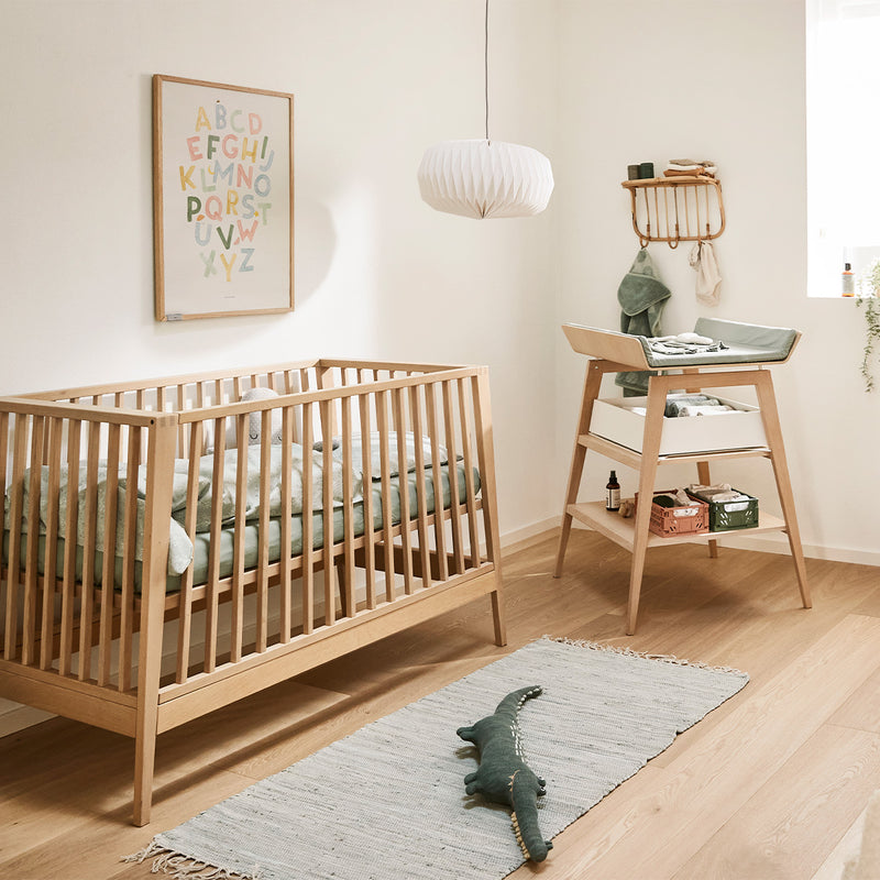 Leander Linea™ Changing Table w. foam cushion, Oak