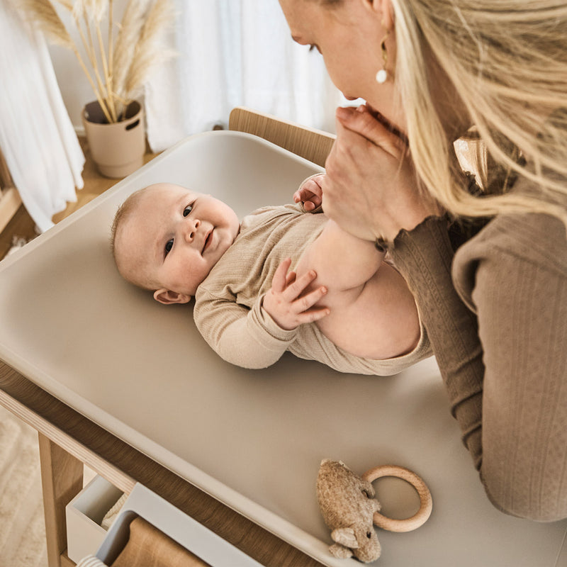 Leander Linea™ Changing Table w. foam cushion, Beech