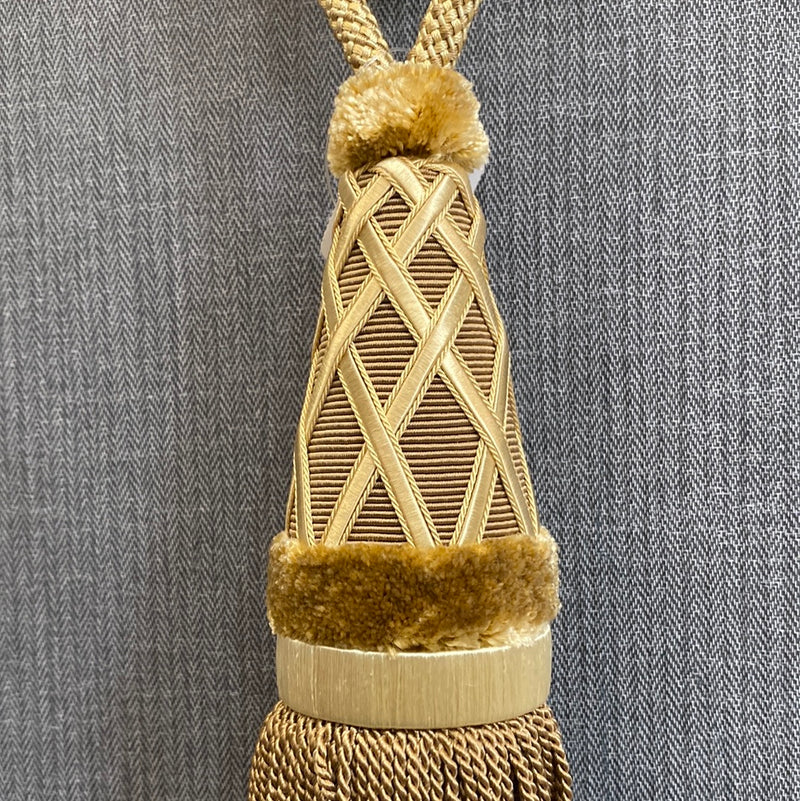 Kutas, auksas